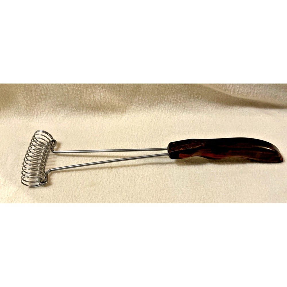 CUTCO #1060 Spring Wire Whisk Whip Beater Mixer Brown Plastic Contour Handle